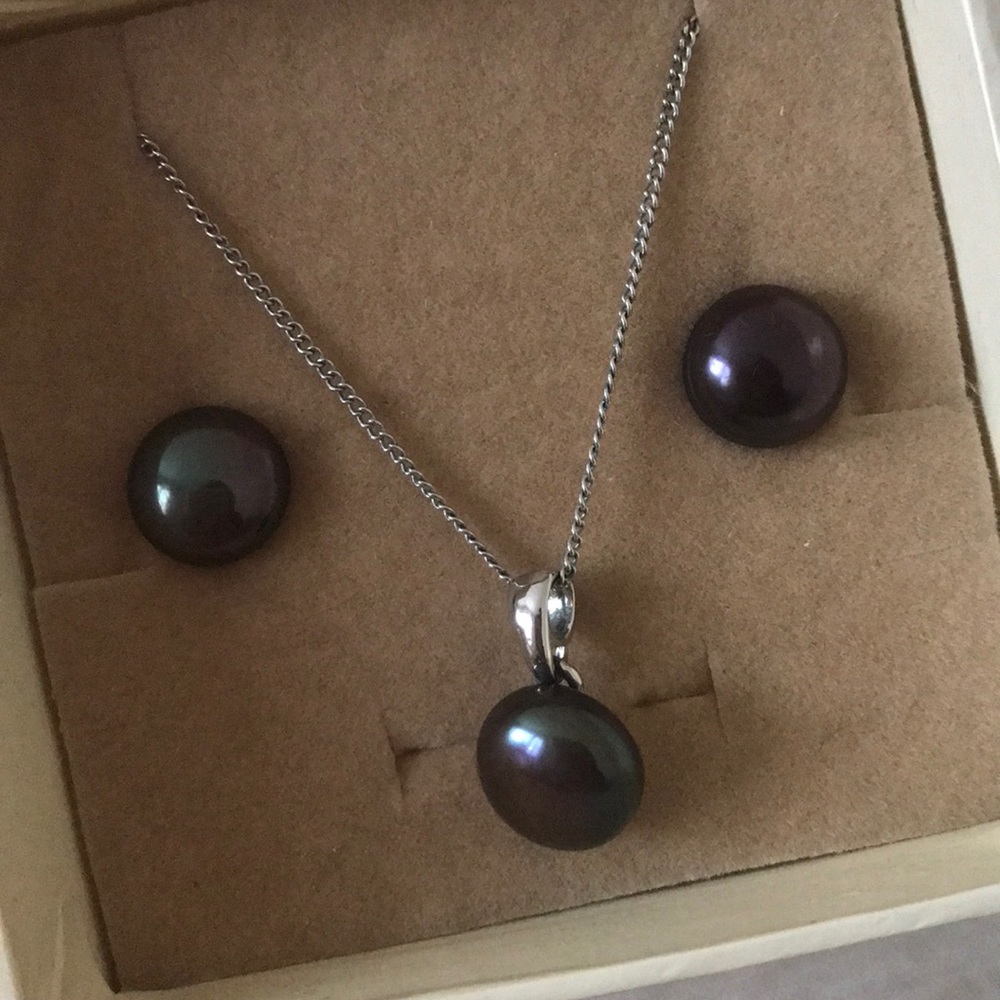 Fresh Water Pearl Necklace and Earring Set - Picture 2 of 4